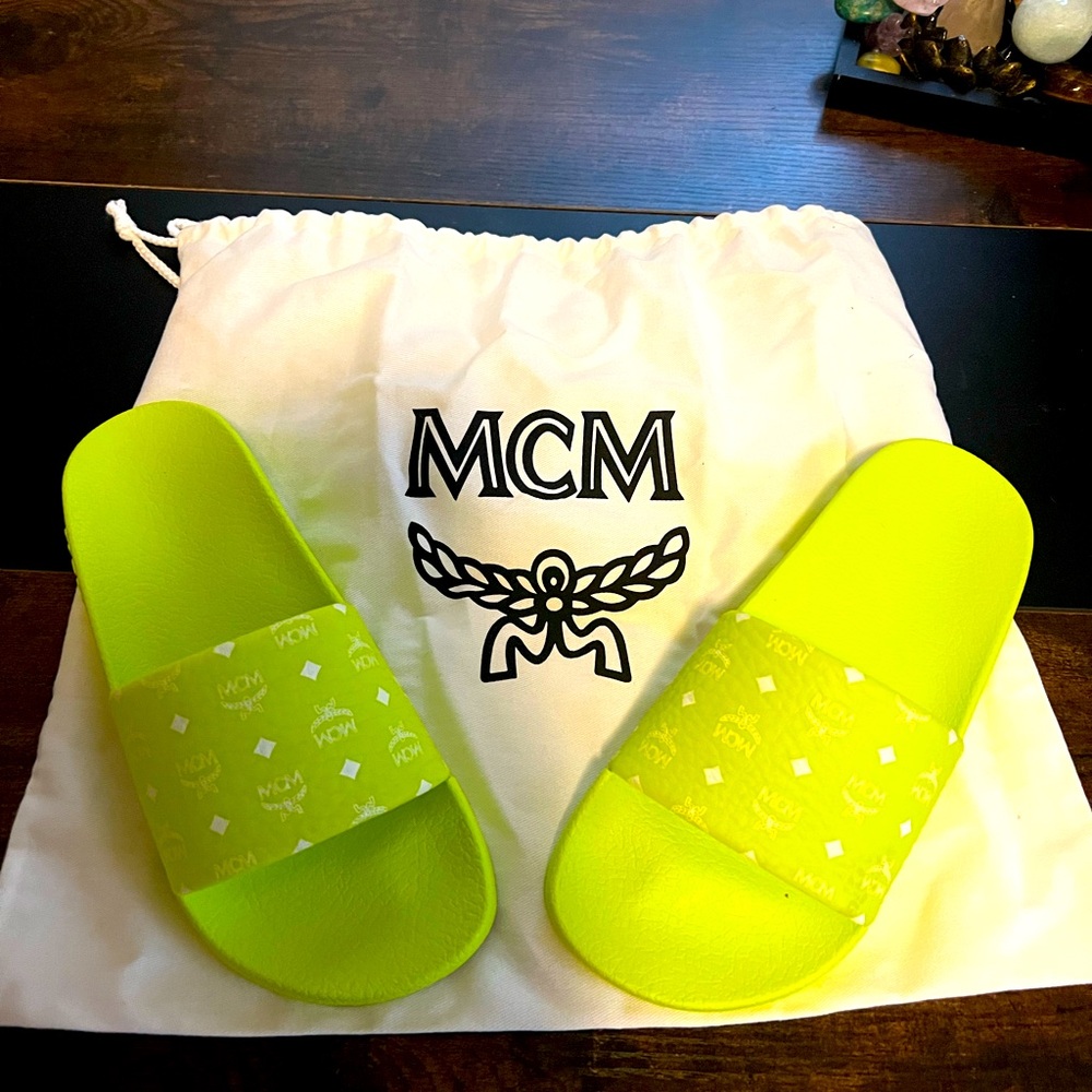 AUTHENTIC MCM WOMEN SLIDES!